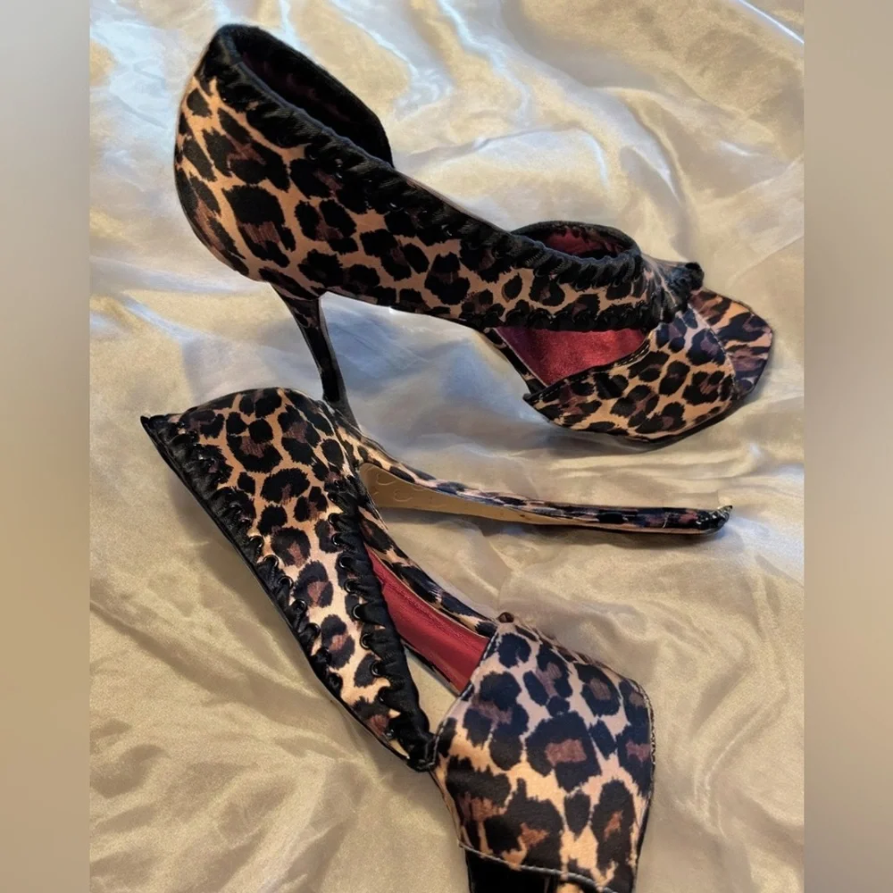 Betsey Johnson Women’s 
Leopard Print Heels
Size 6.5 - Picture 4 of 5